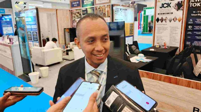 
					Eriklex Donald, SE., MM, (Ketua Umum Asosiasi Pengusaha Inovatif Kreatif (APIK) dan Trainer Eksportir Nasional): Perlu Transformasi Mindset dan Strategi Ekspor Cerdas bagi Pengusaha Muda dan Kreatif agar Mampu Bertahan dan Berkembang di tengah Dinamika Perdagangan Global.