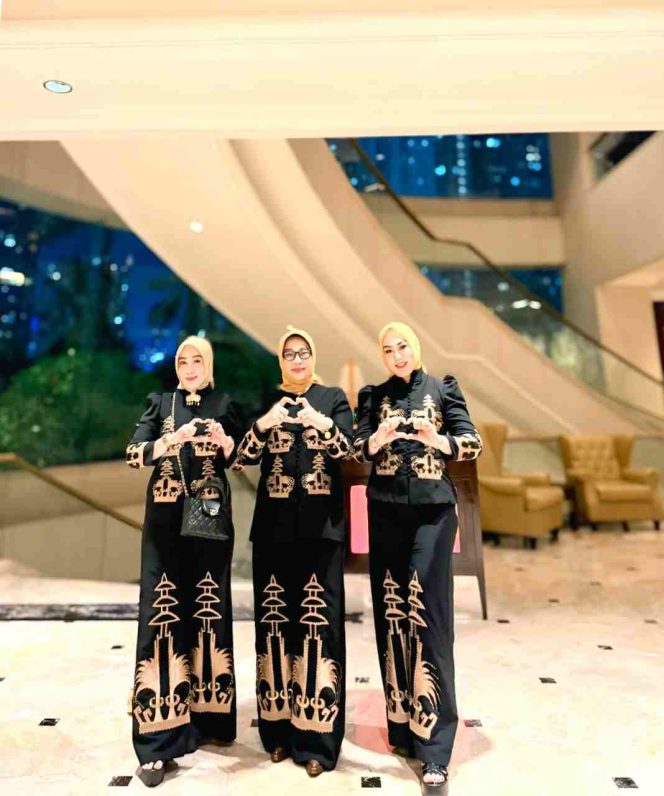 
					Hj. Elti Yunani, S.H., M.Kn., M.H., Ph.D., CLA Notaris, PPAT Bandar Lampung & Anggota DPD IWAPI Lampung: Bangga IWAPI Lampung Bisa Meraih Penghargaan Terbanyak di IWAPI EXPO 2025