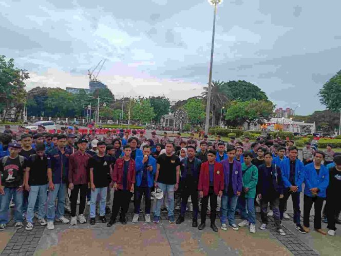 
					Ratusan Aktifis Badan Eksekutif Mahasiswa Perguruan Tinggi Muhammadiyah Aisyiyah (BEM PTMA) Se-Indonesia Gelar Demo Sampaikan Manifesto Gerakan Mahasiswa Muhammadiyah Aisyiyah