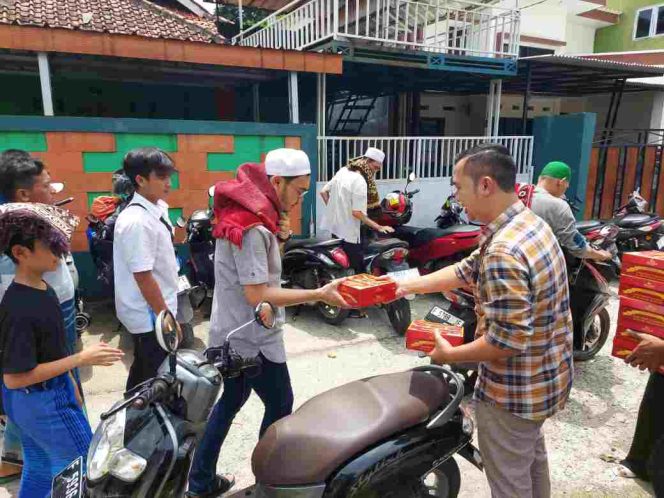 
					“Jumat Berkah” BRI BO Cibinong: Menebar Kebahagiaan, BRI Peduli Bogor Menyapa Masyarakat
