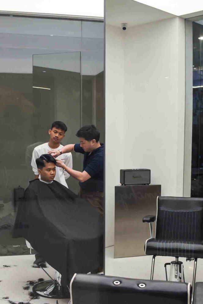 
					Gaya Rambut Pria Urban di Rogue & Beyond