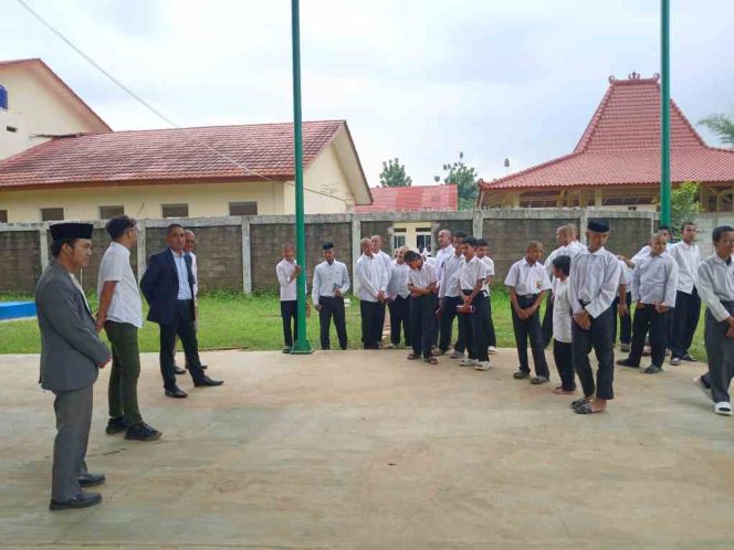 
					Serah Terima Pembangunan GOR, BRI KC Cibubur dengan Yayasan Ar-Rohman Insan Kamil di Jonggol.