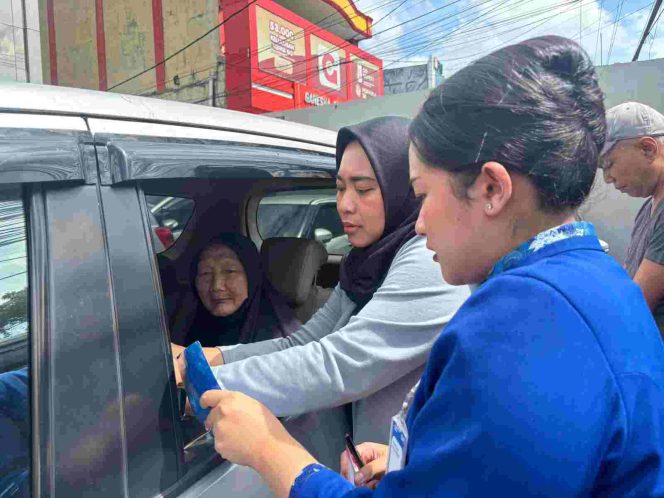 
					Tak Perlu Turun Kendaraan, Pensiunan Dilayani Langsung oleh Teller BRI KC Cimanggis