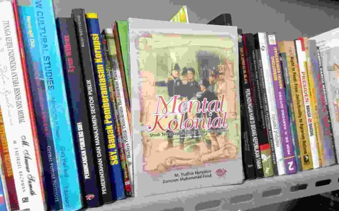 
					MENGUBUR MENTAL KOLONIAL