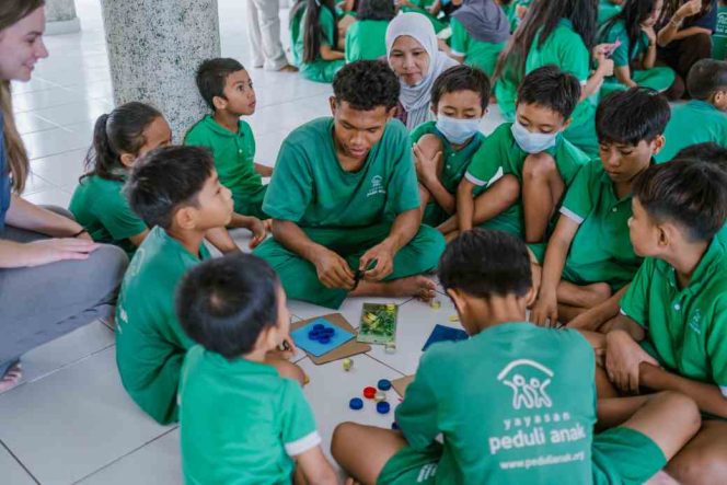 
					TOMS Indonesia dan Content Creator Febrian Tutup Kampanye Berjalan Sambil Berbagi dengan Donasi Nyata