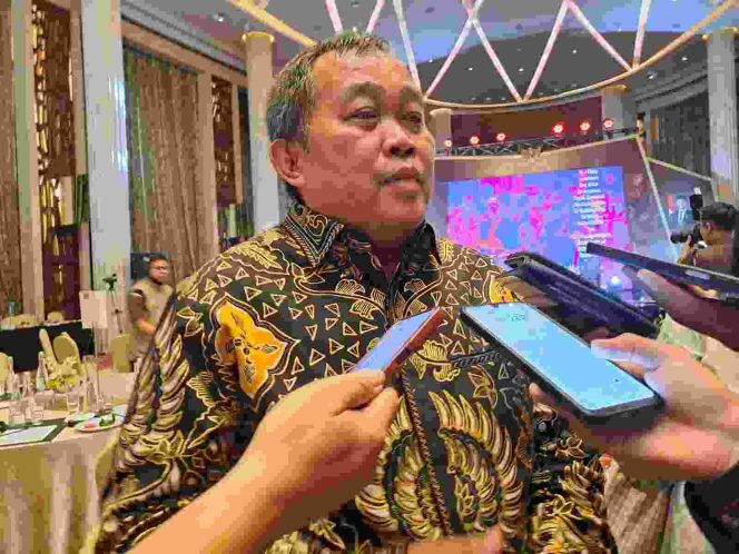 
					Koordinator Masyarakat Anti-Korupsi Indonesia (MAKI), Boyamin Saiman: Perlu Reformasi Tata Kelola Pemerintahan Secara Menyeluruh sebagai Langkah Preventif untuk Menghindari Krisis Ekonomi yang Lebih Dalam.