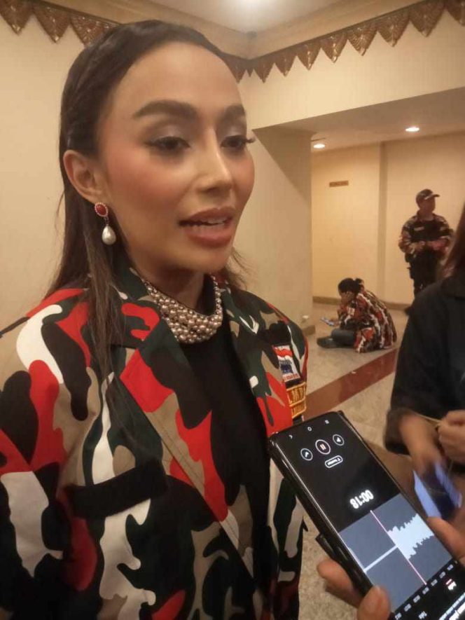 
					Karina (Ketua Srikandi Laskar Merah Putih (LMP) Indonesia): Srikandi LMP Berkomitmen Mendorong Pemberdayaan Perempuan melalui Pengembangan UMKM Digital dan Peningkatan Kapasitas Sumber Daya Manusia hingga ke Daerah-daerah.