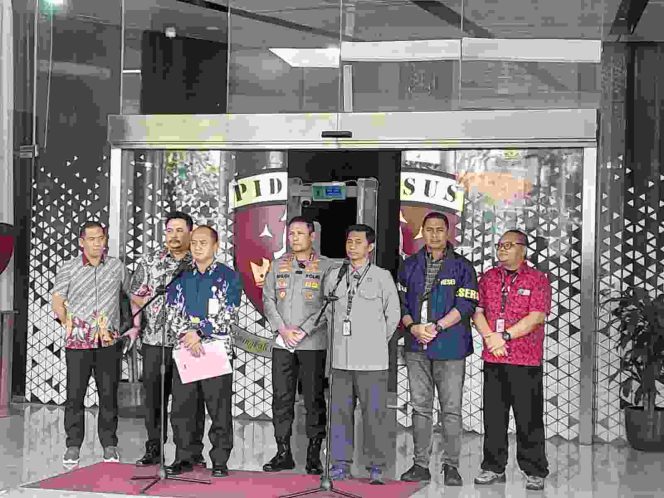 
					Polri Serahkan Tersangka dan Barang Bukti Perkara Dugaan Korupsi kepada Kejaksaan Agung