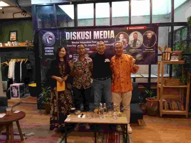 
					Pakar Sesalkan Pengalihan Kasus Febrie Adriansyah dari Polisi Kejagung: Publik Bingung