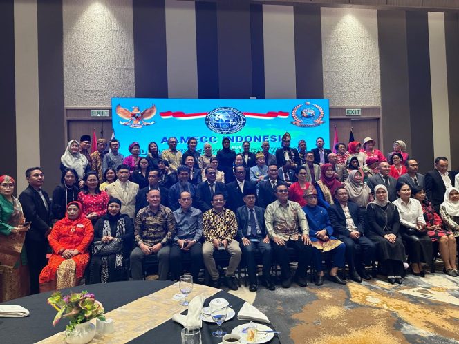 
					Pelantikan Sultan Paser 18 sebagai President AAMECC Indonesia berlangsung dalam forum Harmony Indonesia 1881 di Jakarta.