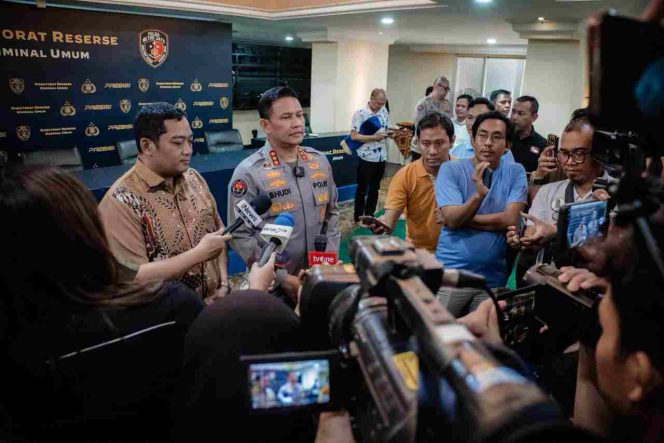 
					Polda Metro Jaya Gelar Doa Bersama untuk Jurnalis dan Awak Kapal yang Hilang di Selat Sunda