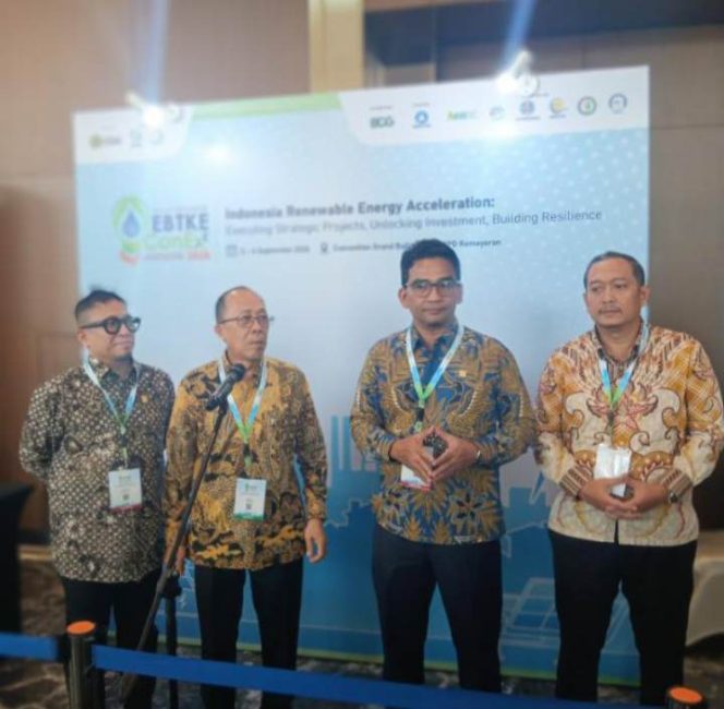 
					Dr. Harris, Sekretaris Direktorat Jenderal Energi Baru, Terbarukan, dan Konservasi Energi (EBTKE) Kementerian ESDM: Pemanfaatan EBT Baru 17 Persen, Percepatan Melalui PLTS 100 GWp & Kolaborasi Penuh Menuju NZE 2060